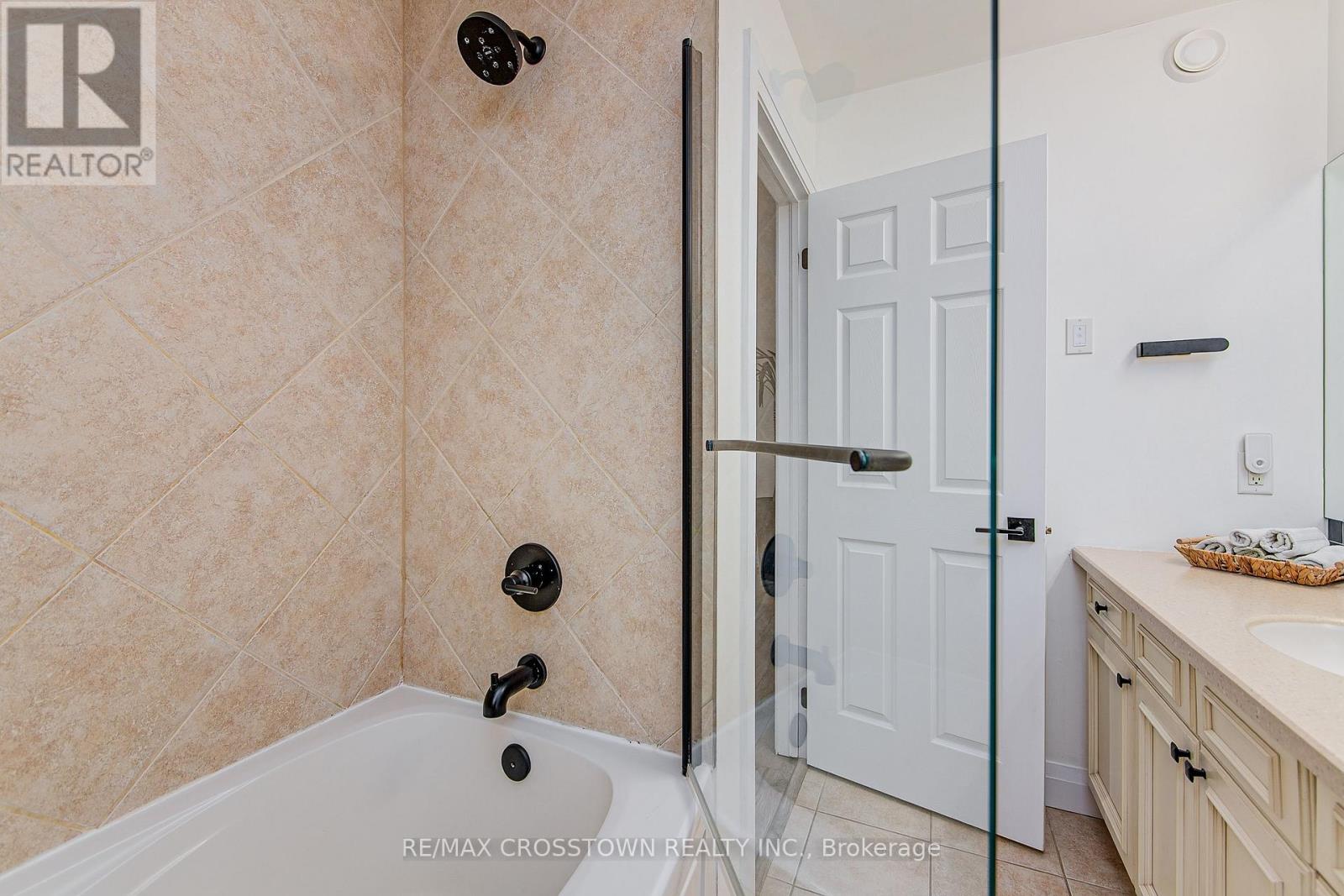56 Graihawk Drive, Barrie, Ontario  L4N 6G7 - Photo 27 - S12181343