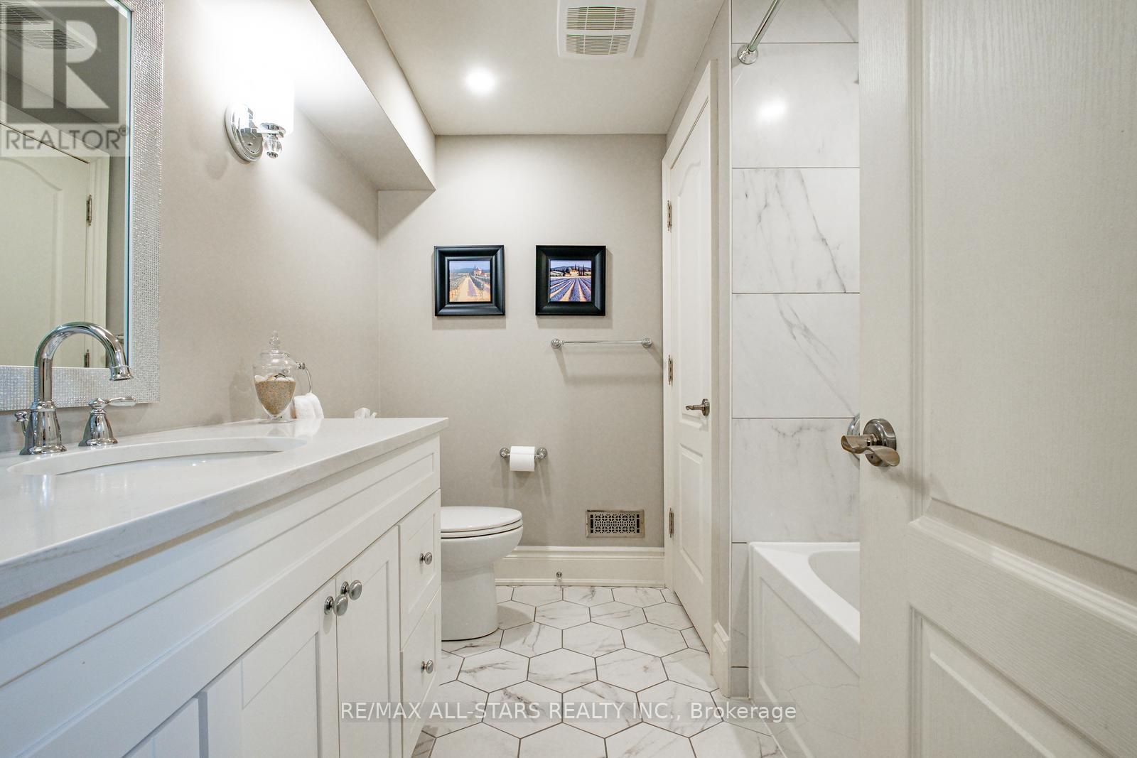 499 Roy Rainey Avenue, Markham, Ontario  L6E 2B2 - Photo 43 - N12164608