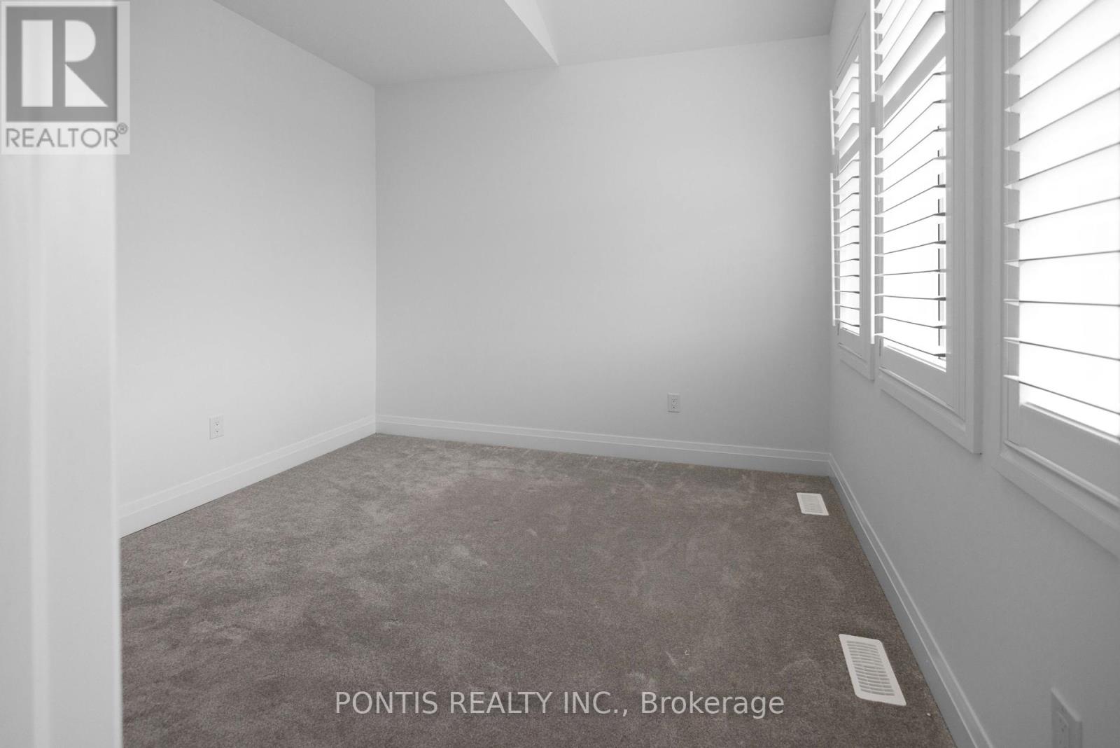 18 Saxony Street, Kitchener, Ontario  N2R 0S3 - Photo 17 - X12160276
