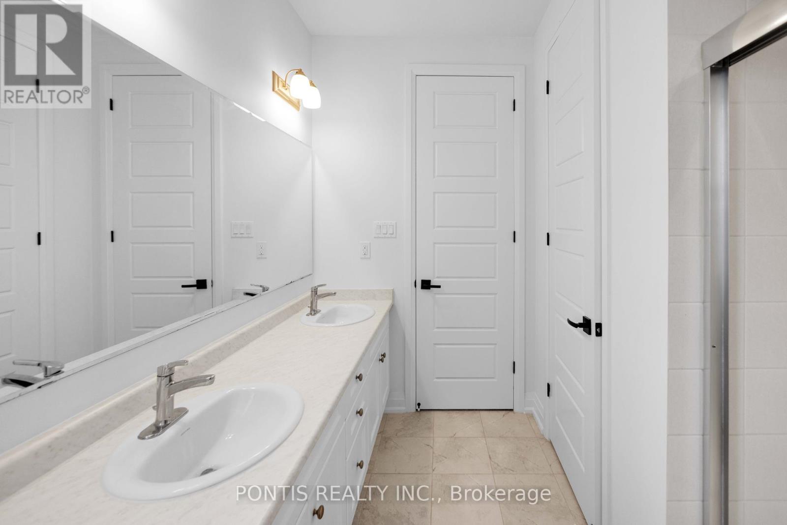18 Saxony Street, Kitchener, Ontario  N2R 0S3 - Photo 22 - X12160276