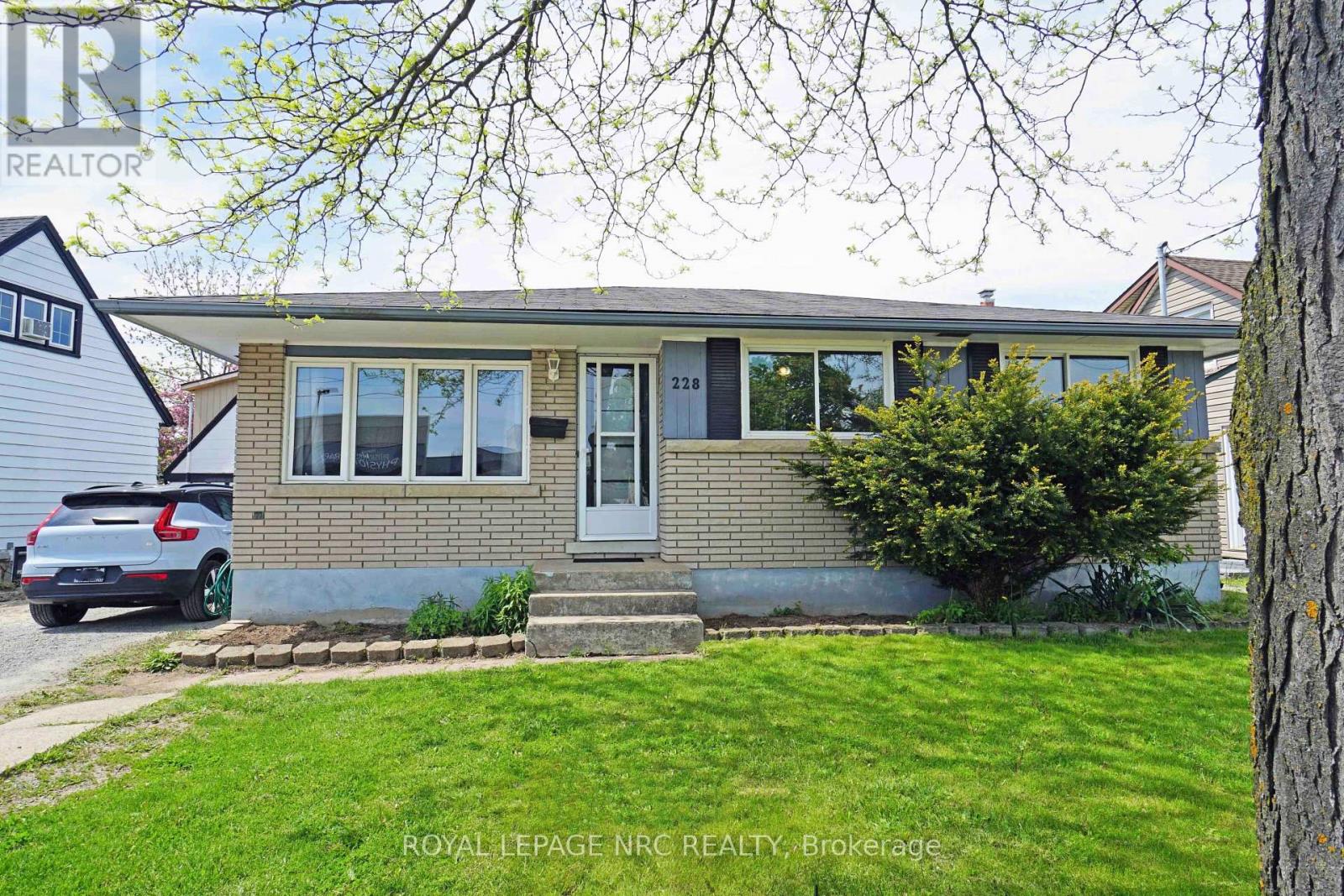 228 PELHAM ROAD, St. Catharines, Ontario