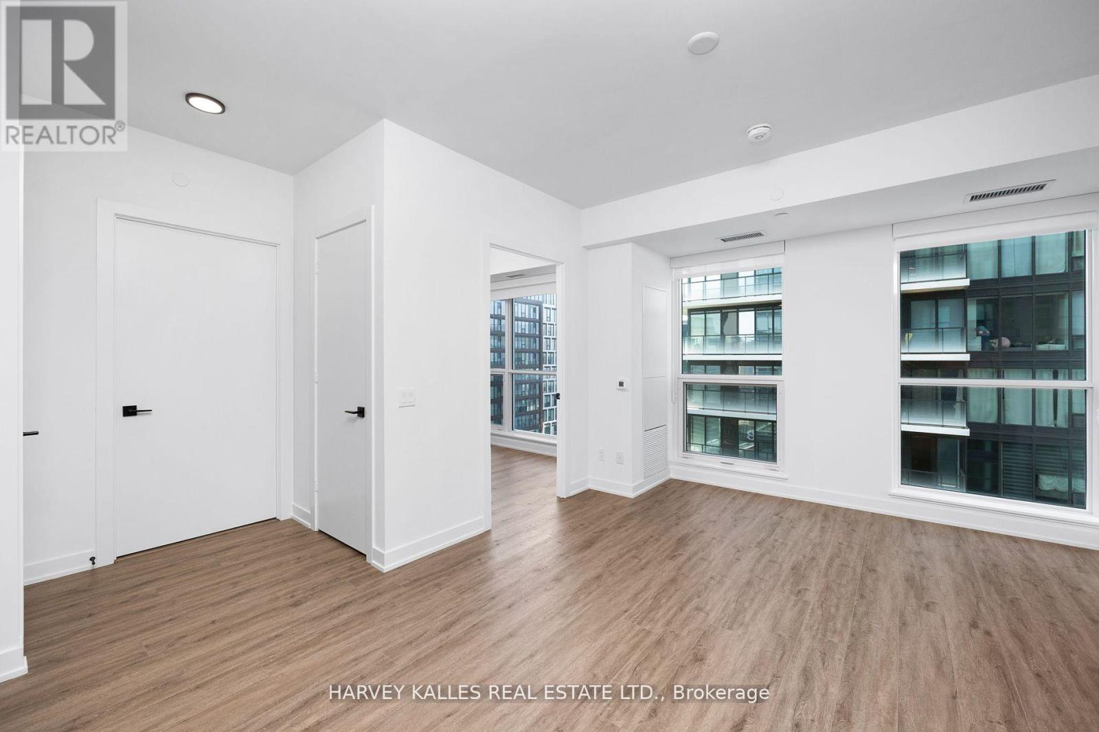 4504 - 327 King Street W, Toronto (Waterfront Communities), Ontario  M5V 0W7 - Photo 1 - C12177983