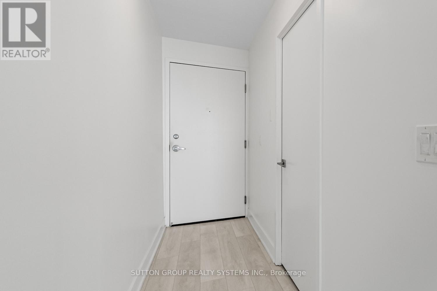 1906 - 297 Oak Walk Drive, Oakville, Ontario  L6H 3R6 - Photo 10 - W12181170
