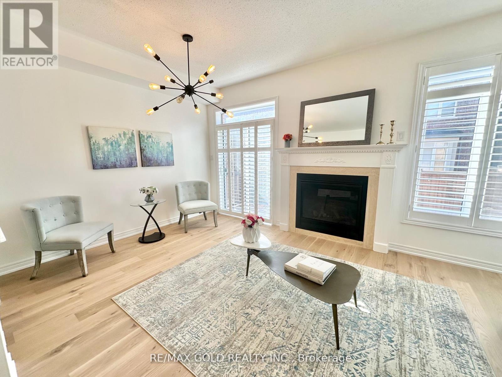 111 Huguenot Road, Oakville, Ontario  L6H 0M3 - Photo 10 - W12181171