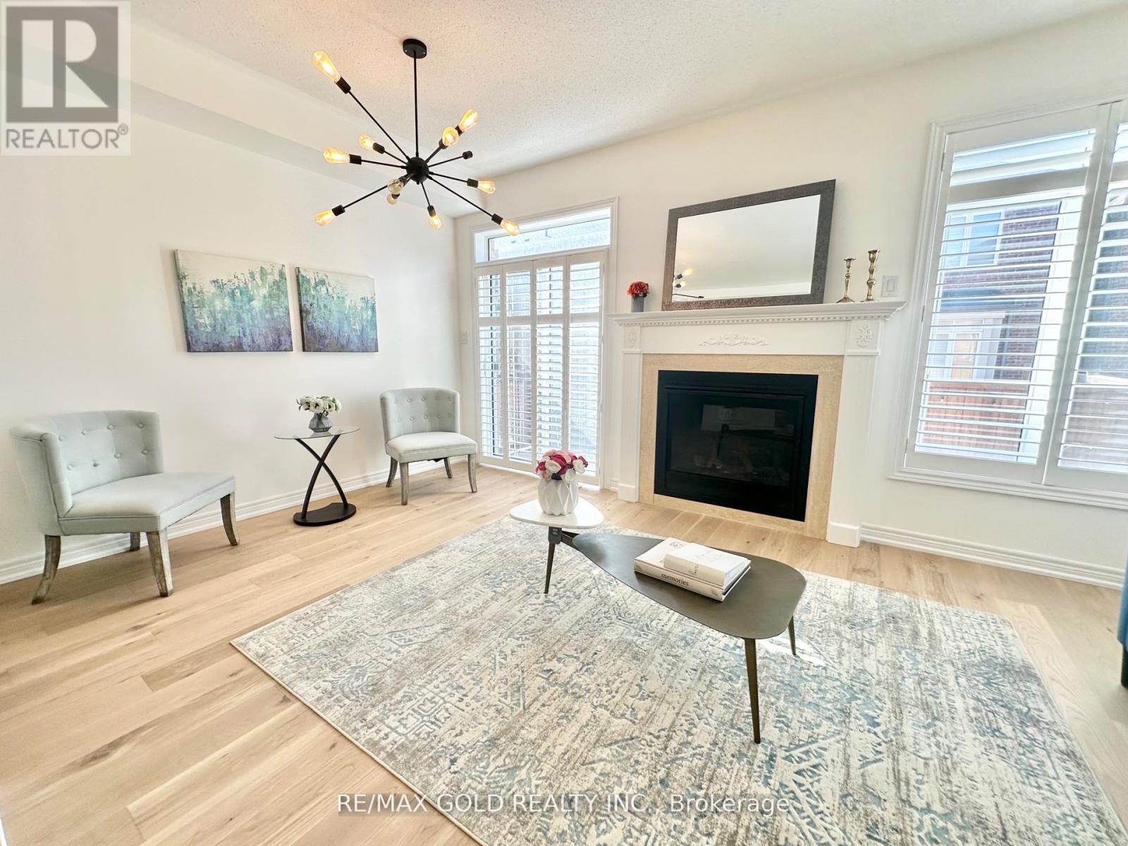 111 Huguenot Road, Oakville, Ontario  L6H 0M3 - Photo 11 - W12181171