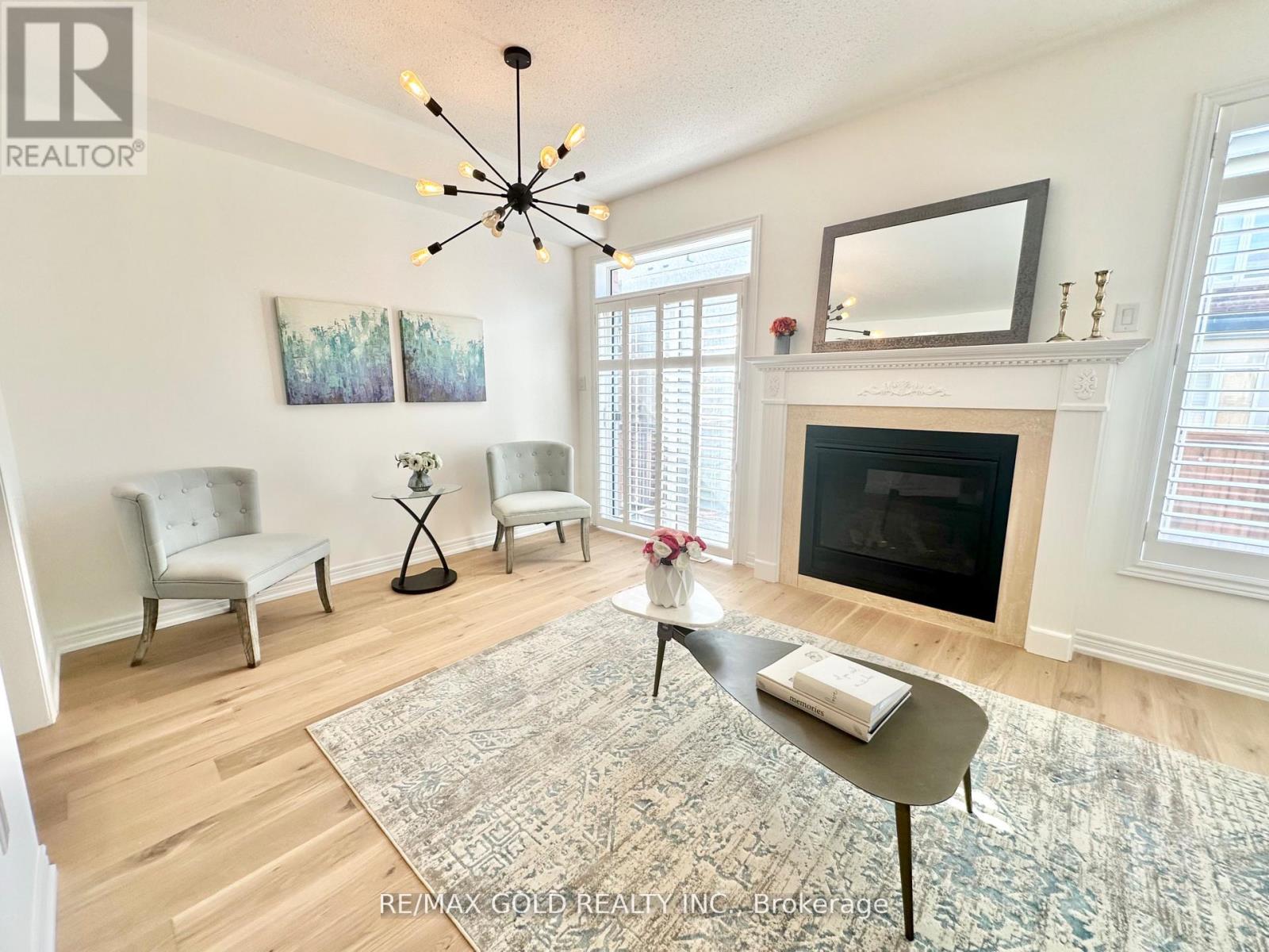 111 Huguenot Road, Oakville, Ontario  L6H 0M3 - Photo 12 - W12181171