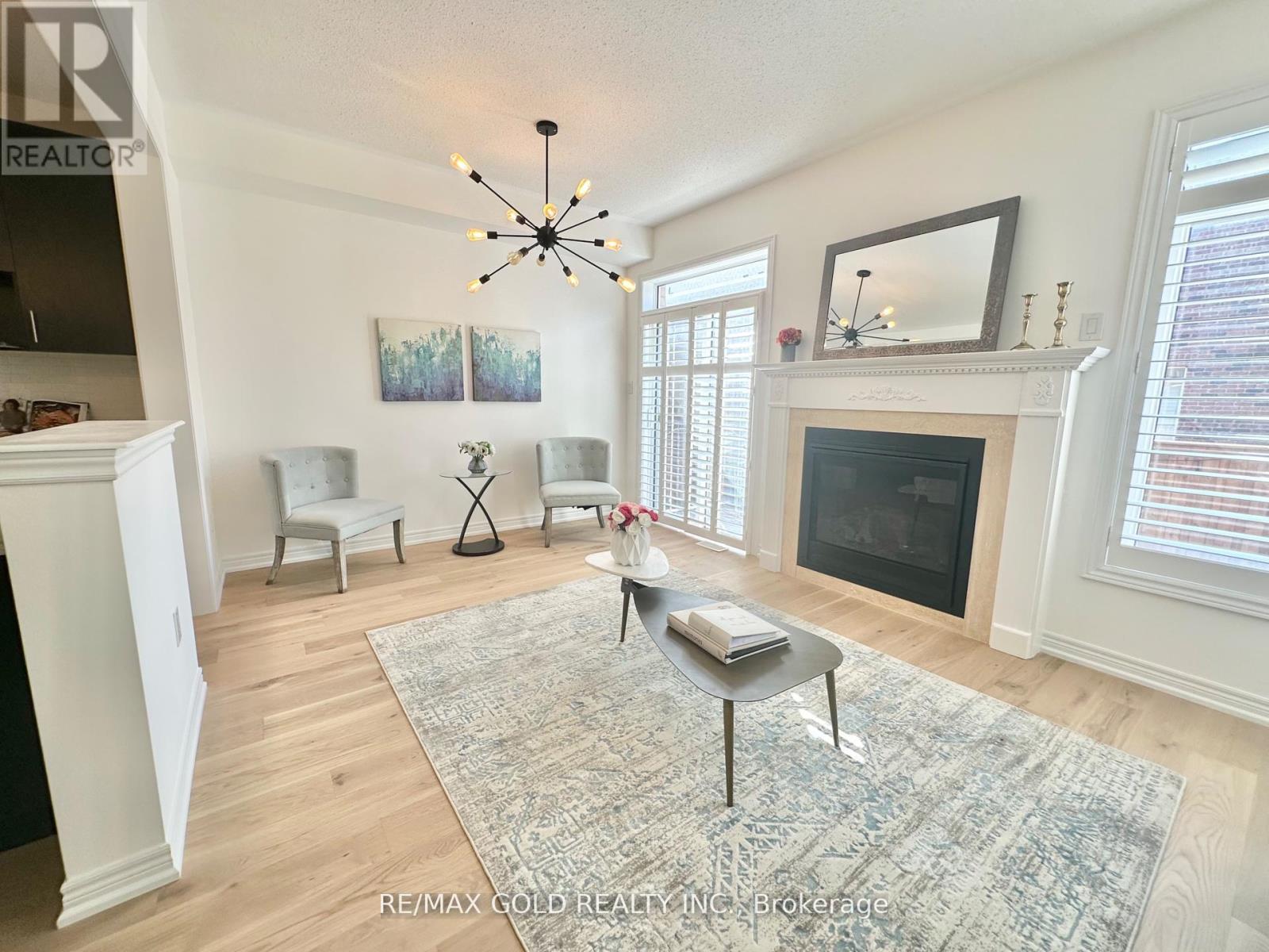 111 Huguenot Road, Oakville, Ontario  L6H 0M3 - Photo 13 - W12181171
