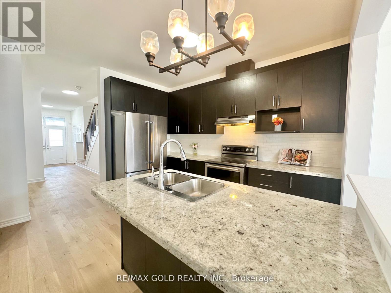 111 Huguenot Road, Oakville (Go Glenorchy), Ontario  L6H 0M3 - Photo 20 - W12181171