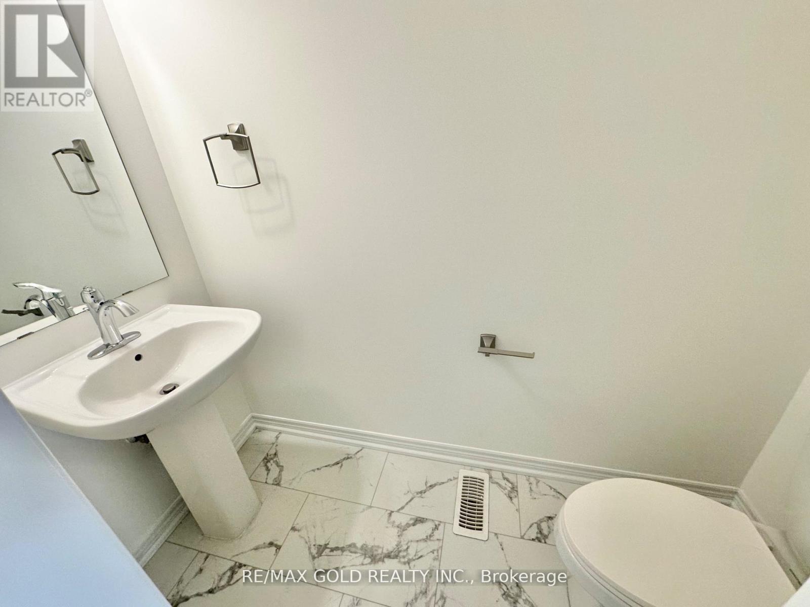 111 Huguenot Road, Oakville, Ontario  L6H 0M3 - Photo 29 - W12181171