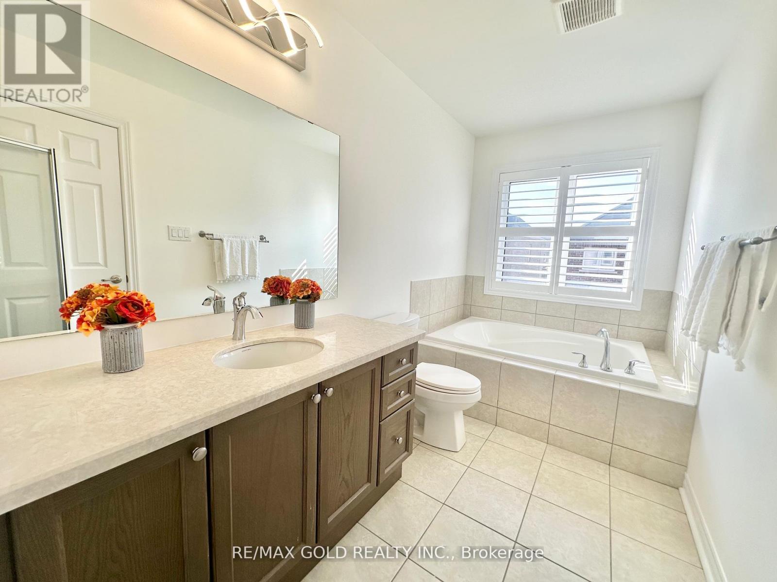 111 Huguenot Road, Oakville, Ontario  L6H 0M3 - Photo 33 - W12181171