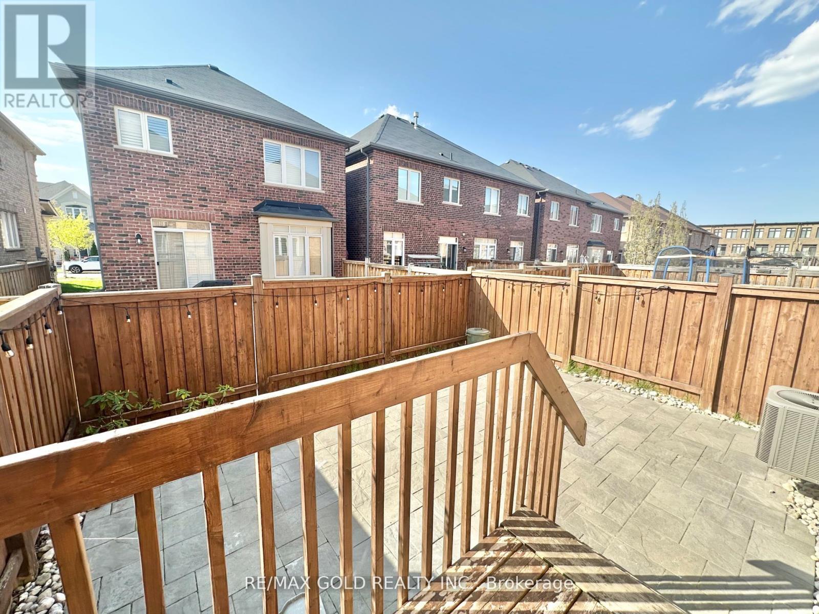 111 Huguenot Road, Oakville, Ontario  L6H 0M3 - Photo 39 - W12181171
