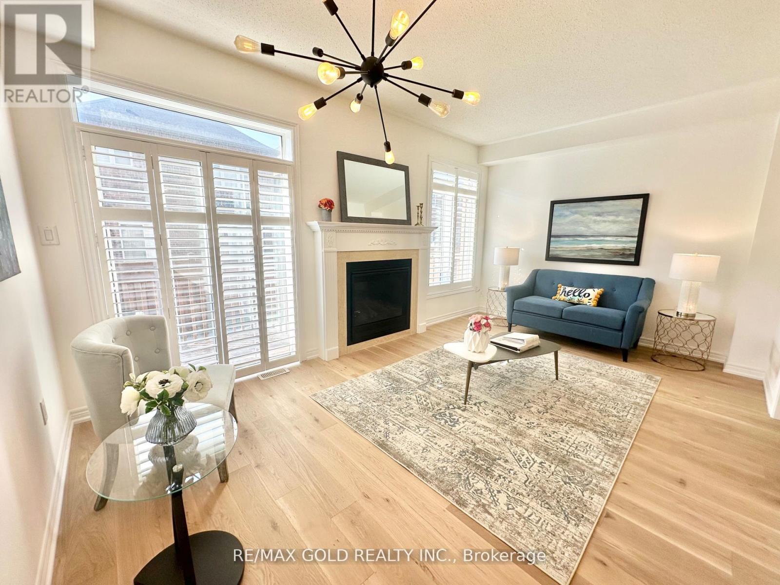 111 Huguenot Road, Oakville, Ontario  L6H 0M3 - Photo 5 - W12181171