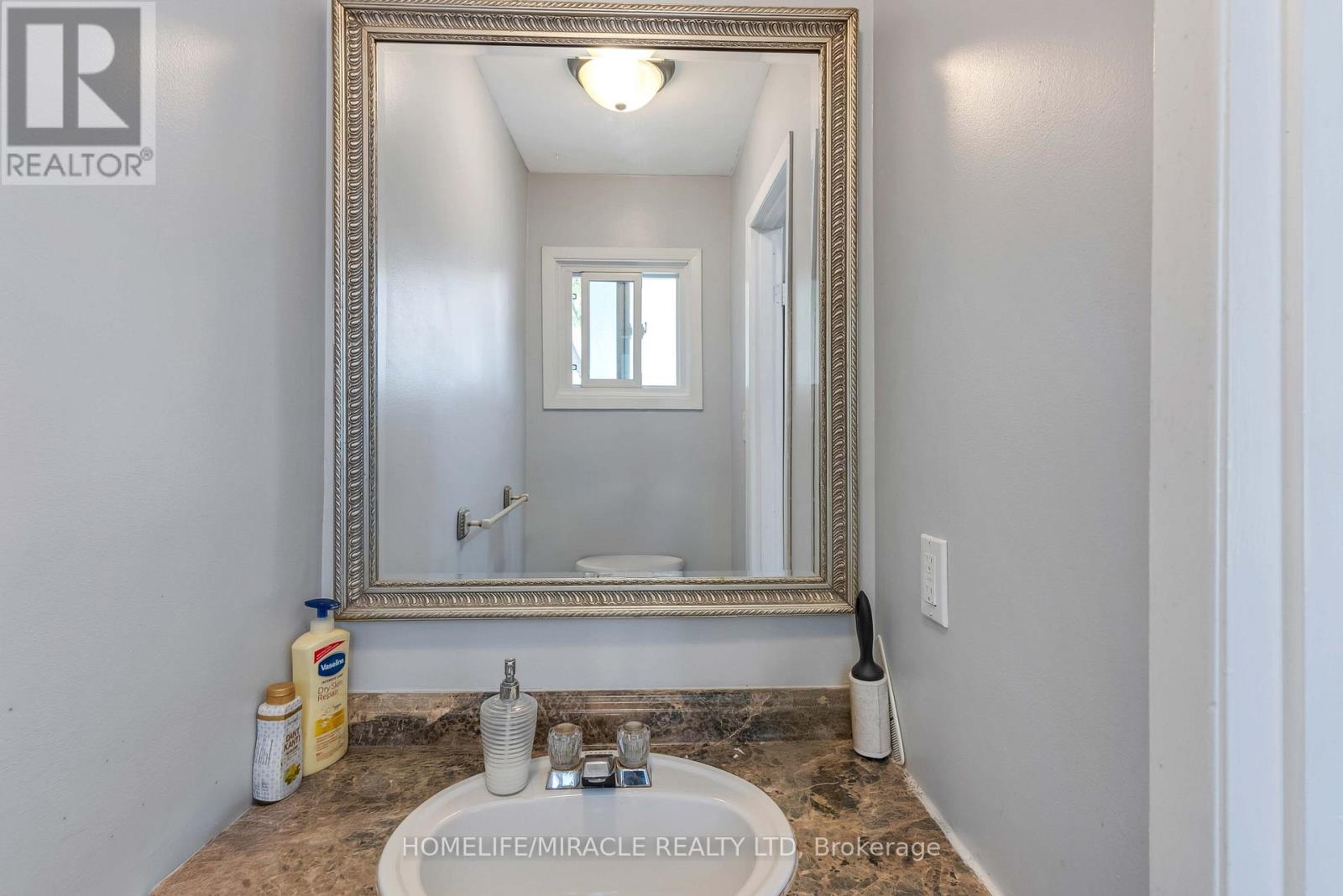 156 - 156 Enderby Crescent, Brampton (Southgate), Ontario  L6T 4C7 - Photo 4 - W12181172