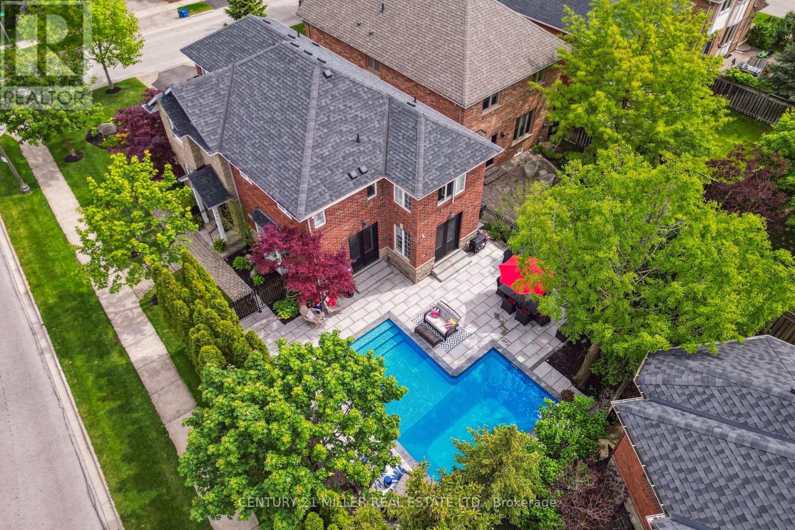 2074 Springdale Road, Oakville, Ontario  L6M 4C7 - Photo 2 - W12181175