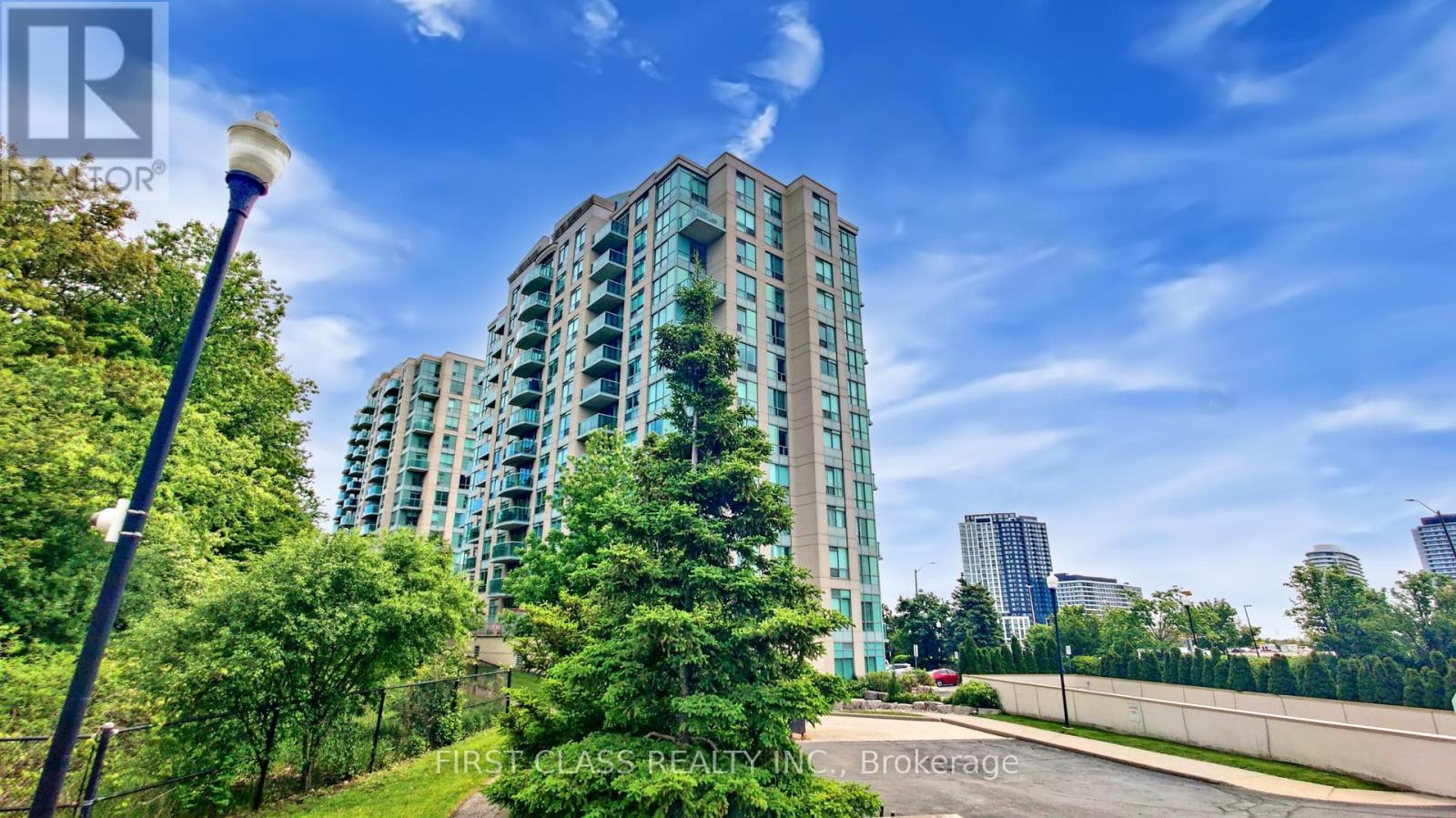 1201 - 2585 Erin Centre Boulevard, Mississauga (Central Erin Mills), Ontario  L5M 6Z7 - Photo 2 - W12181255
