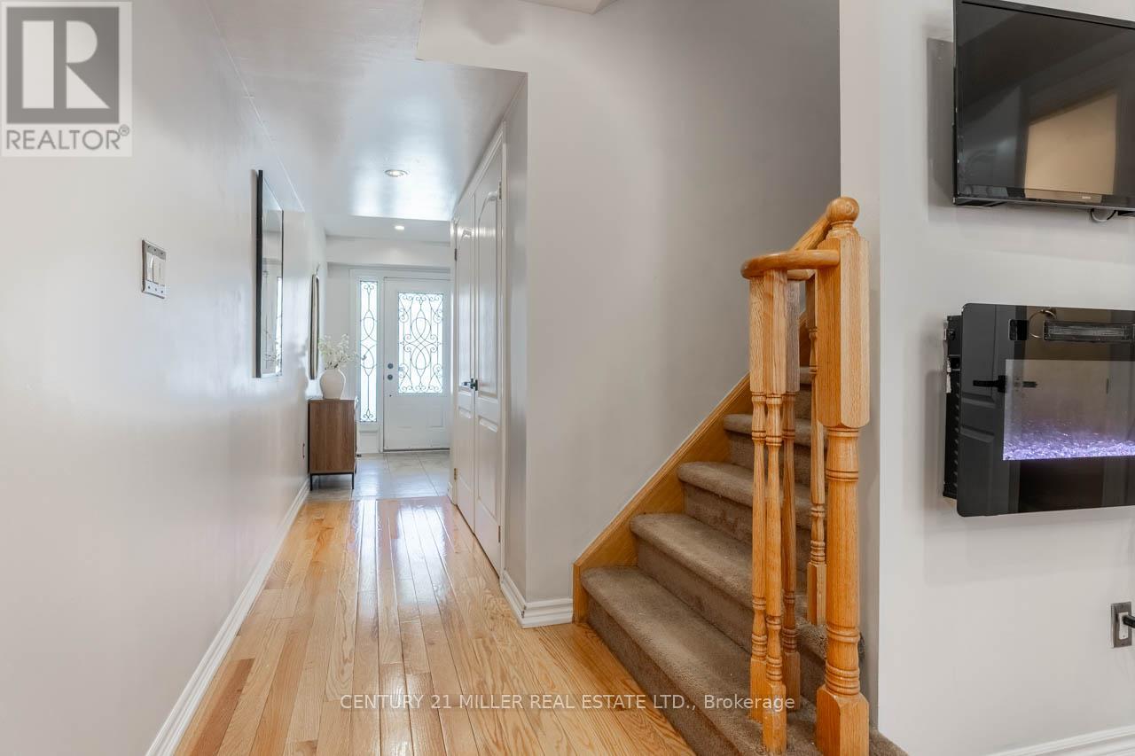 81 New Pines Trail, Brampton, Ontario  L6Z 0J1 - Photo 4 - W12181257