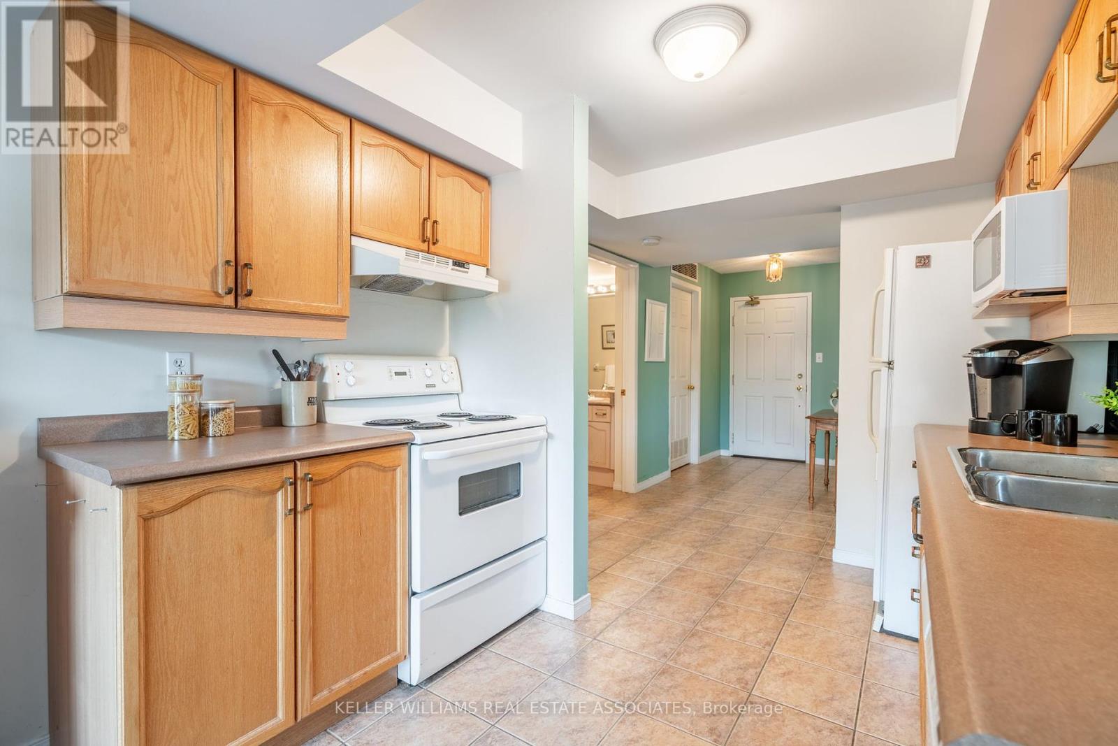 B208 - 216 Plains Road W, Burlington (Bayview), Ontario  L7T 4K9 - Photo 10 - W12181352