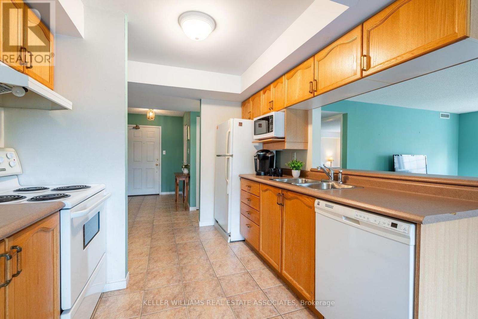 B208 - 216 Plains Road W, Burlington (Bayview), Ontario  L7T 4K9 - Photo 11 - W12181352