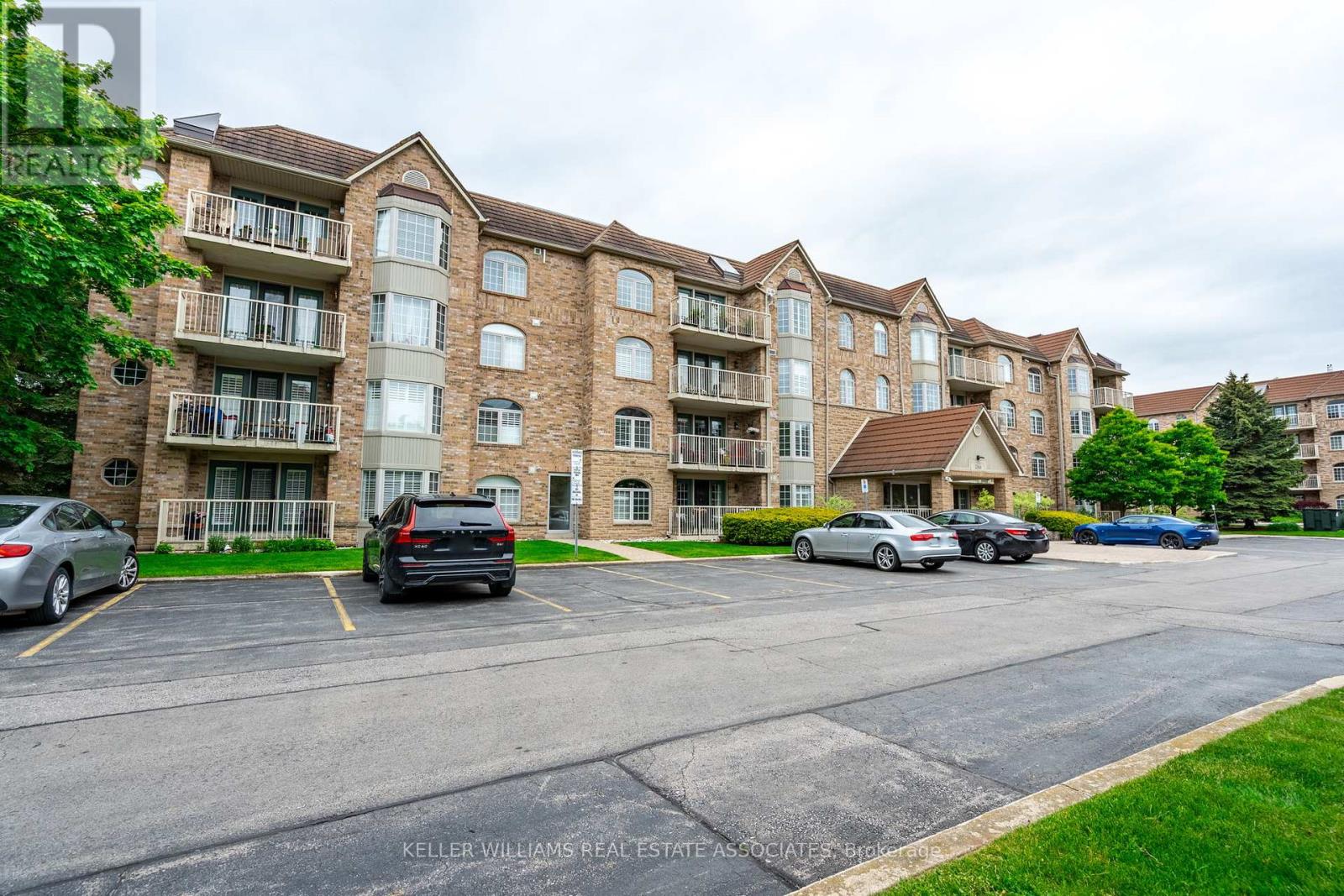 B208 - 216 Plains Road W, Burlington (Bayview), Ontario  L7T 4K9 - Photo 2 - W12181352