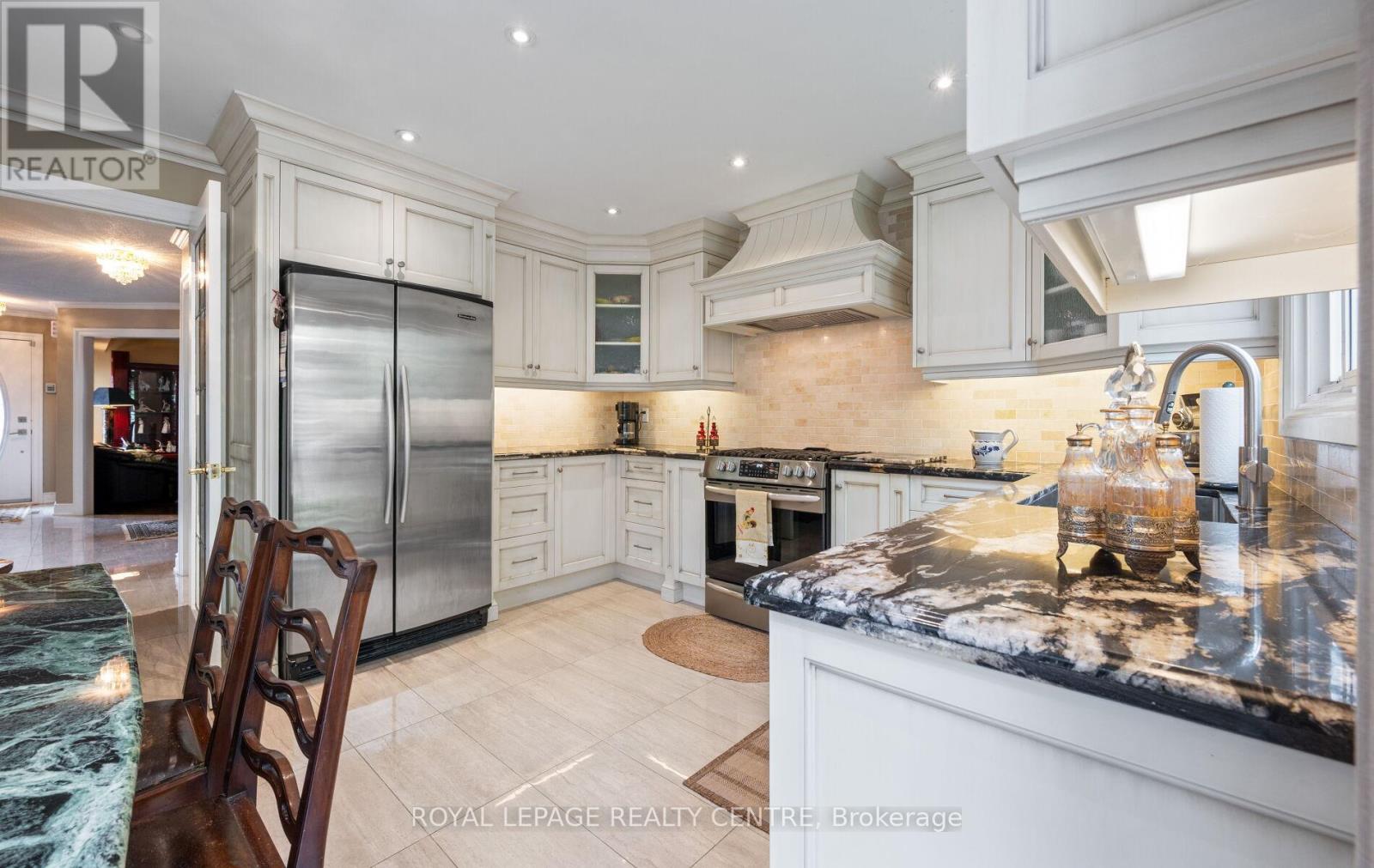 4383 Mayflower Drive, Mississauga, Ontario  L5R 1T4 - Photo 11 - W12181360