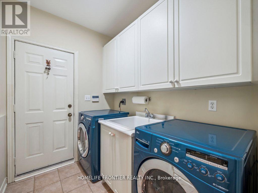 190 Forestwood Street, Richmond Hill, Ontario  L4S 1Y1 - Photo 9 - N12181215
