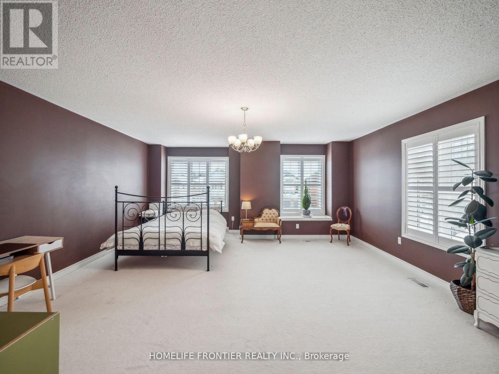 190 Forestwood Street, Richmond Hill, Ontario  L4S 1Y1 - Photo 5 - N12181215