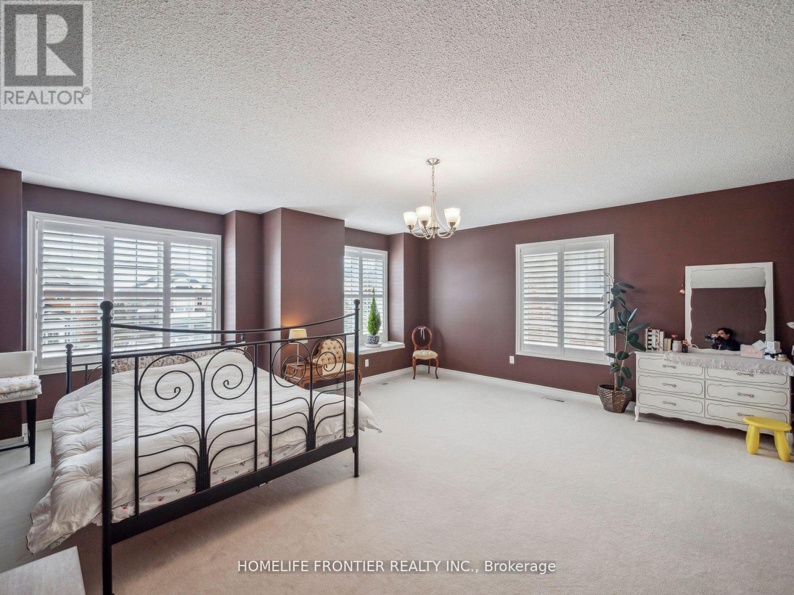 190 Forestwood Street, Richmond Hill, Ontario  L4S 1Y1 - Photo 7 - N12181215