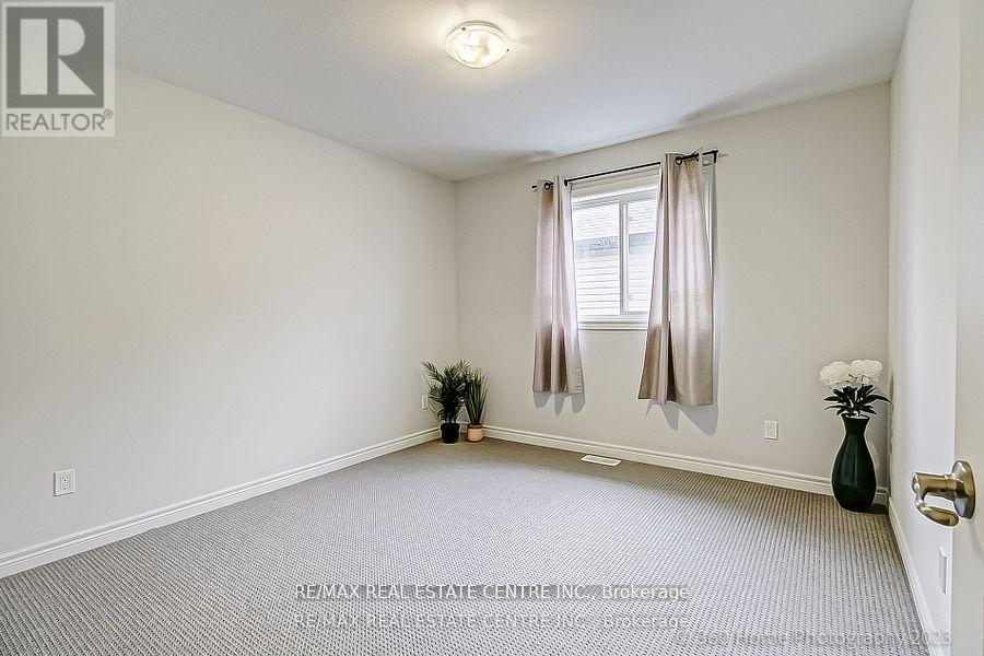9 Overholt Drive, Thorold, Ontario  L2V 0G4 - Photo 15 - X12181185