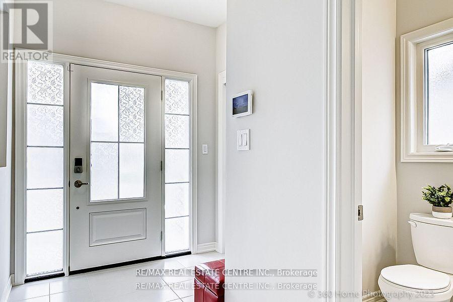 9 Overholt Drive, Thorold, Ontario  L2V 0G4 - Photo 3 - X12181185