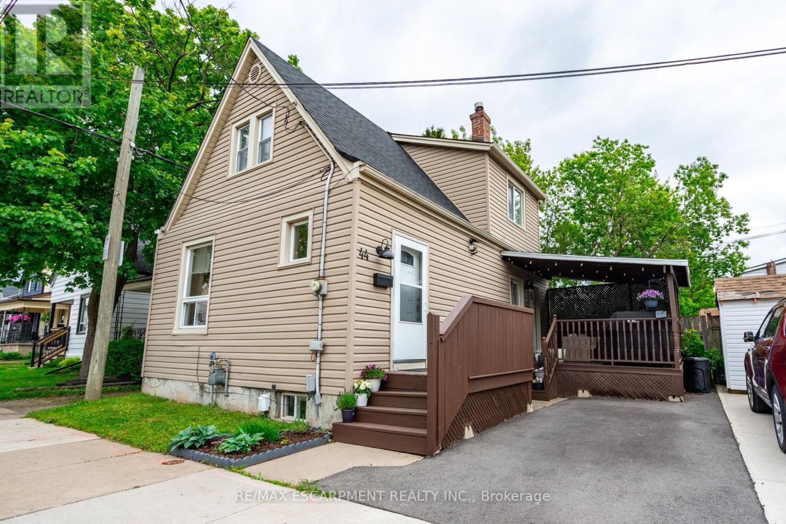 44 FAIRVIEW AVENUE, Hamilton, Ontario