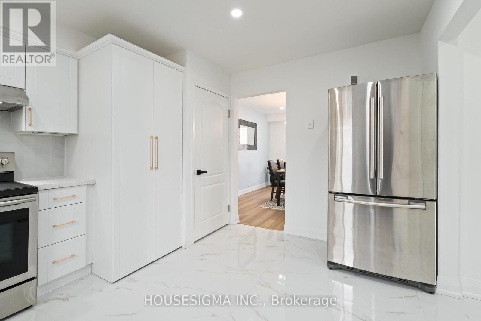 29 Juanita Drive, Hamilton, Ontario  L9C 2G4 - Photo 9 - X12181334