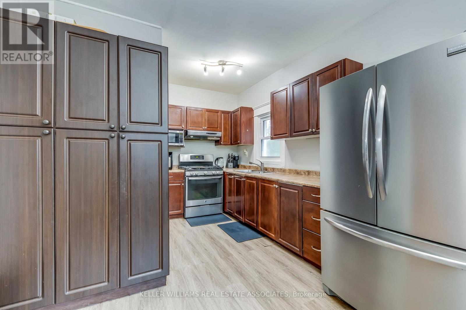 92 Park Avenue, Brantford, Ontario  N3S 5H6 - Photo 10 - X12181355