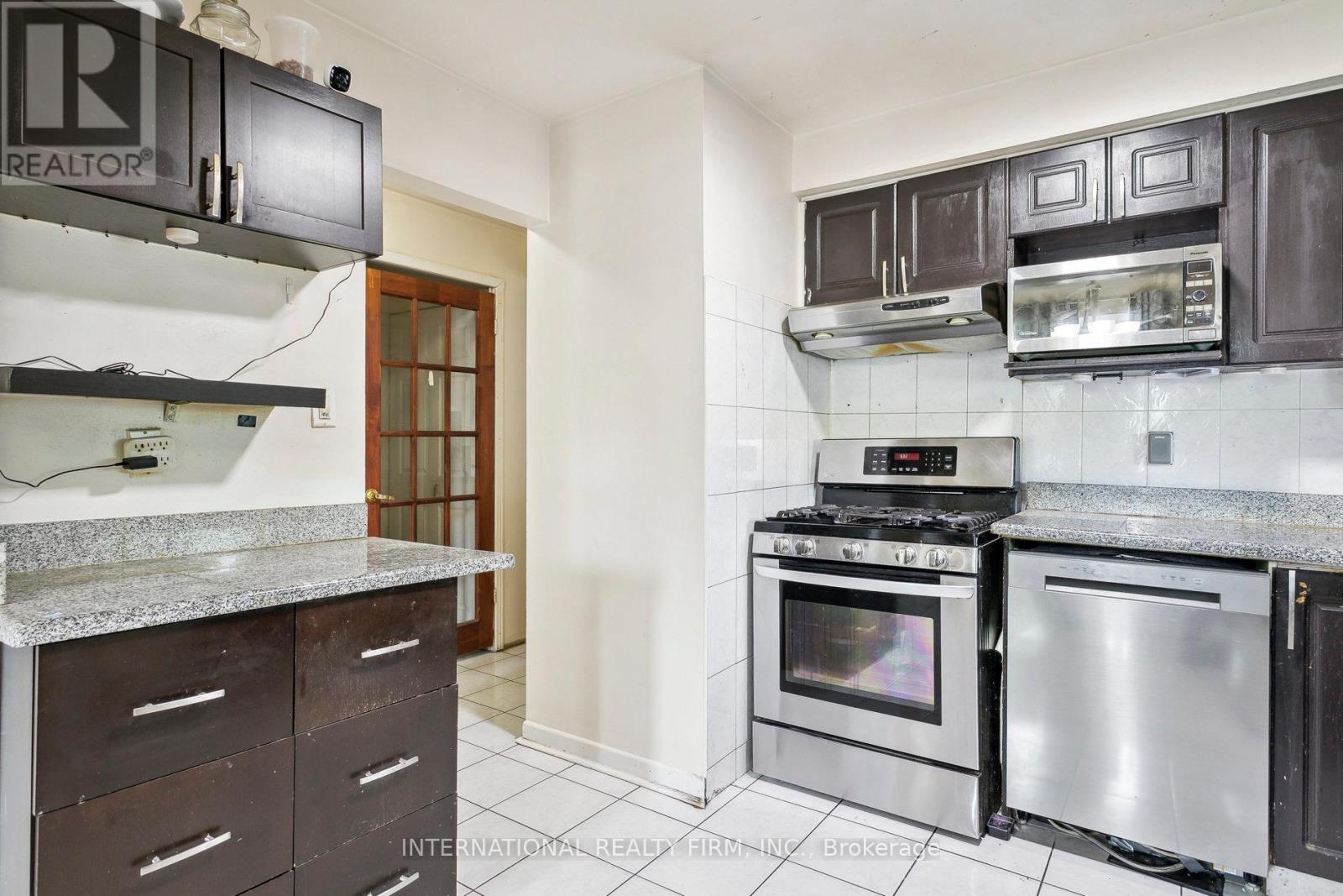 106 - 250 John Garland Boulevard, Toronto, Ontario  M9V 1N8 - Photo 15 - W12180514