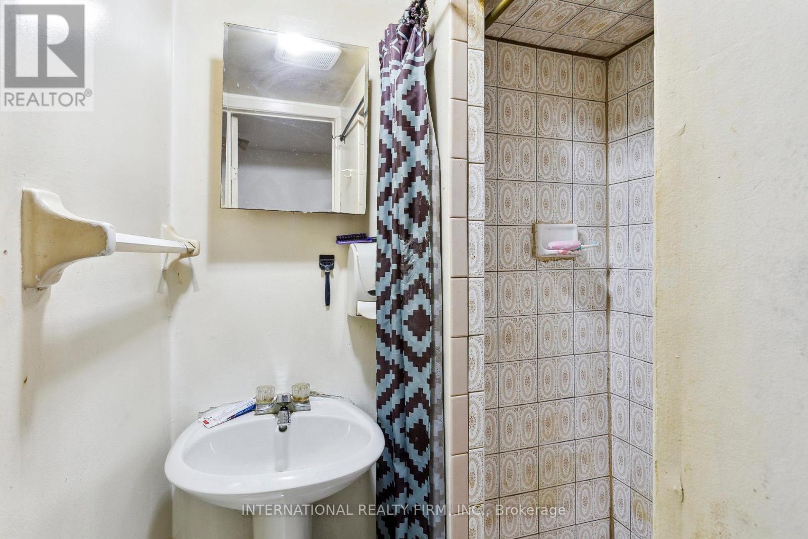 106 - 250 John Garland Boulevard, Toronto, Ontario  M9V 1N8 - Photo 38 - W12180514