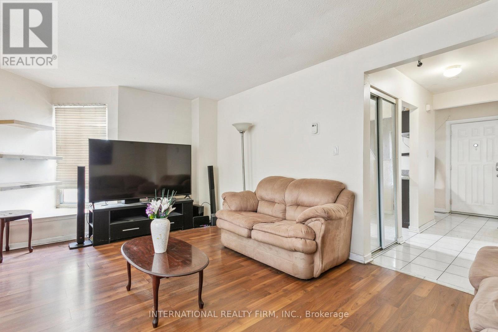 106 - 250 John Garland Boulevard, Toronto (West Humber-Clairville), Ontario  M9V 1N8 - Photo 9 - W12180514
