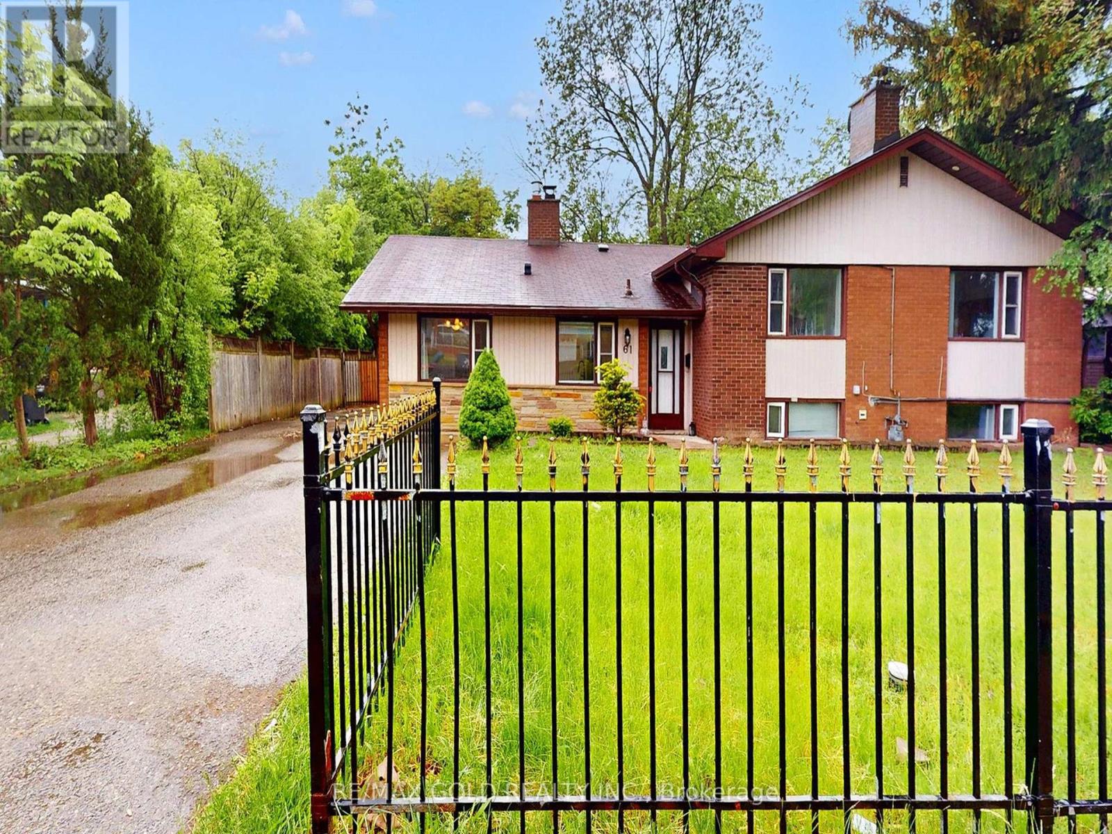 61 CENTRE STREET N, brampton (brampton north), Ontario
