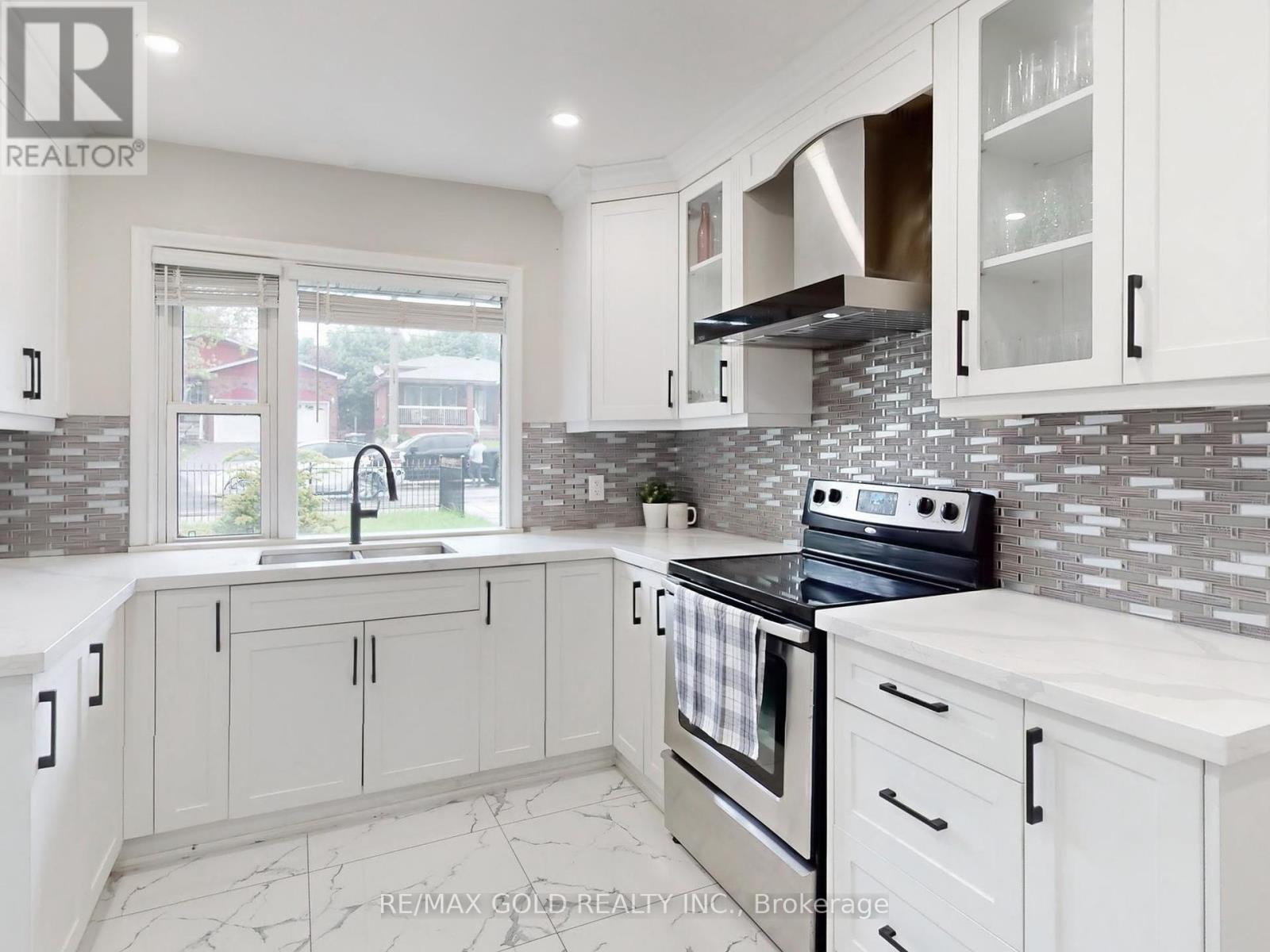 61 Centre Street N, Brampton, Ontario  L6V 1T1 - Photo 13 - W12180792