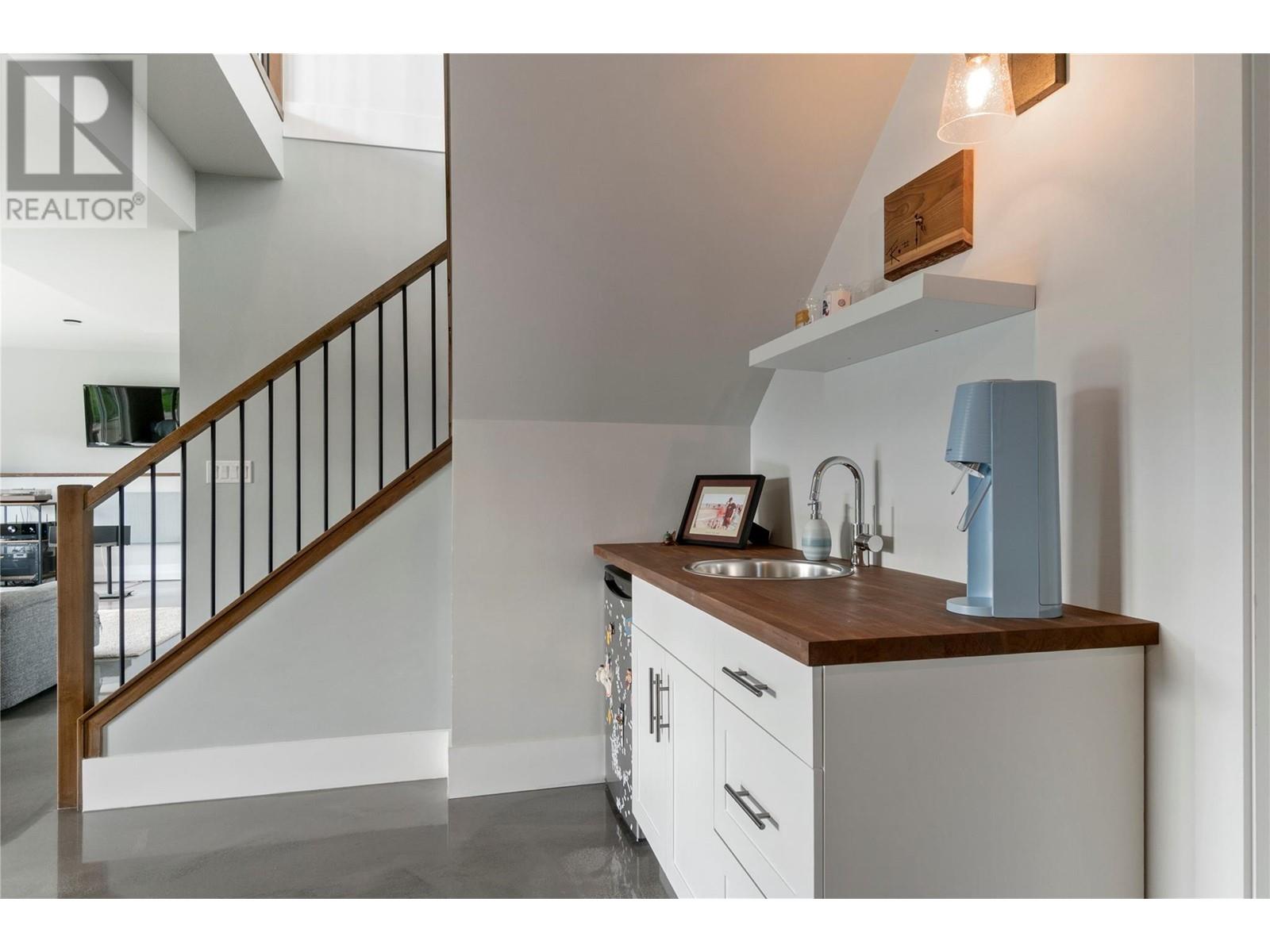 2510 Highlands Drive, Blind Bay, BC V0E1H2