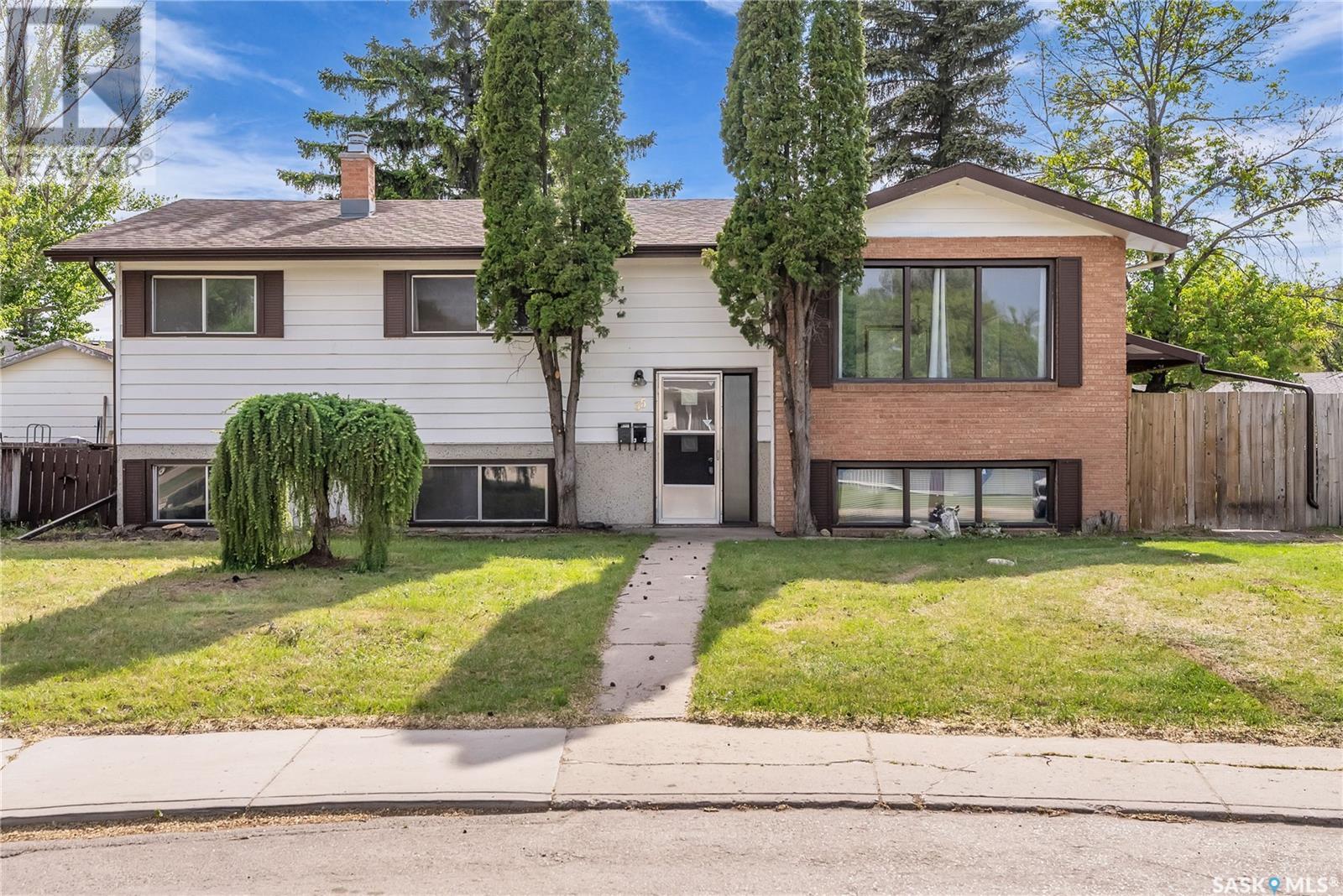 Property at 35 Richmond CRESCENT image 1