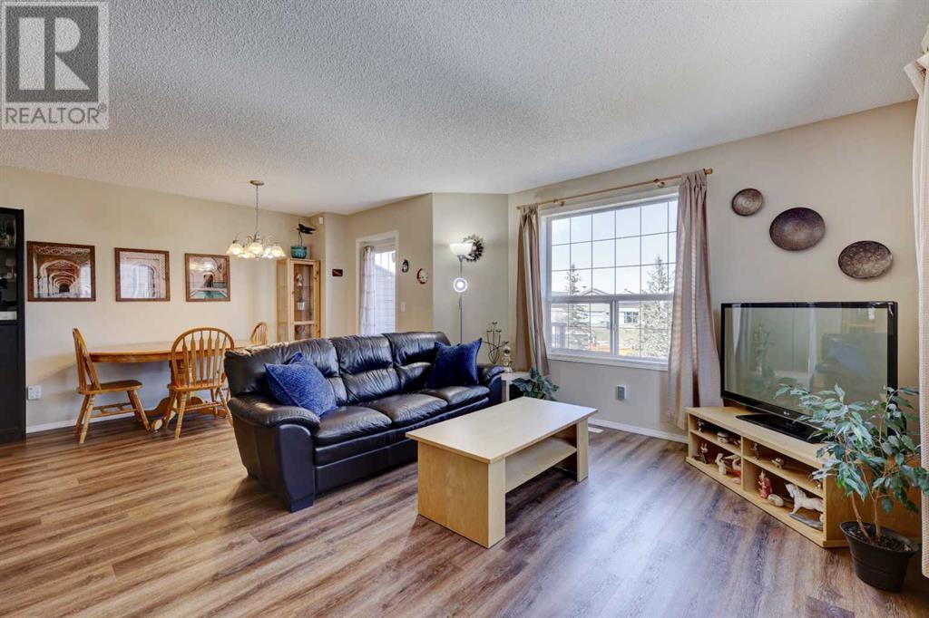 Property at 227 Taracove Place NE image 2