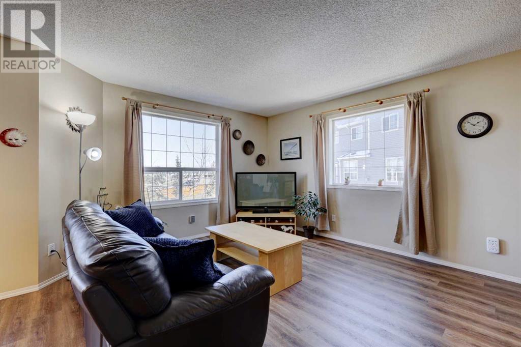 Property at 227 Taracove Place NE image 3