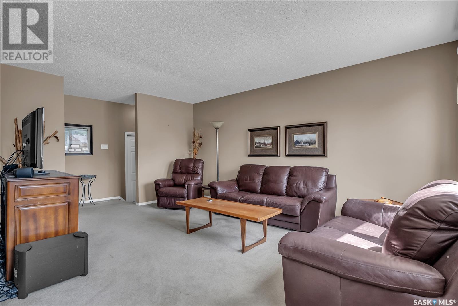 Property at 90 Churchill DRIVE image 3