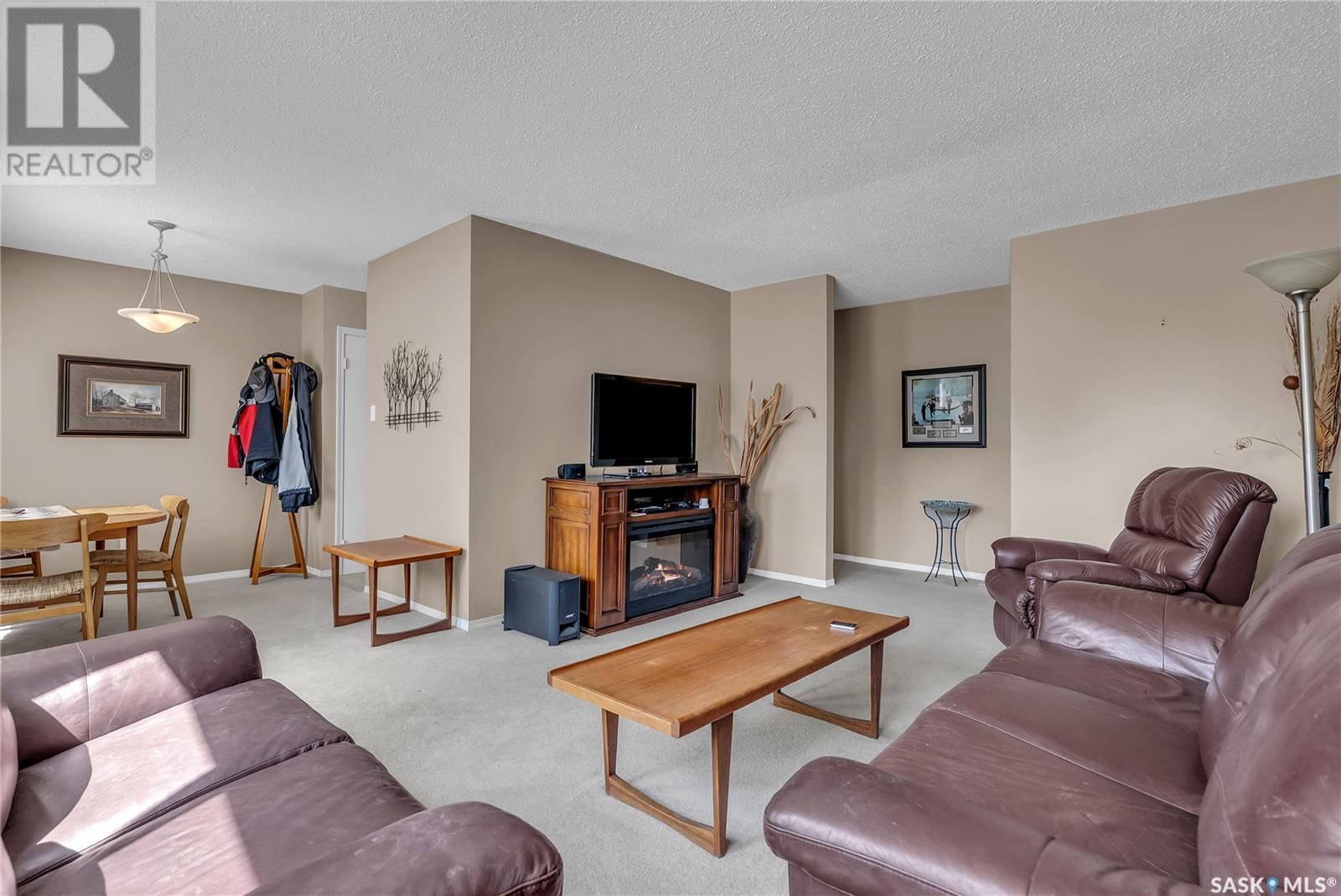 Property at 90 Churchill DRIVE image 4