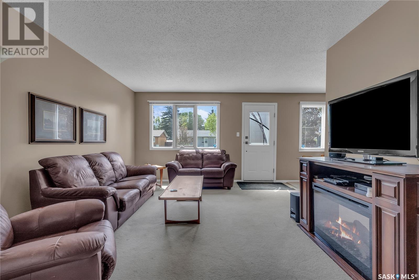 Property at 90 Churchill DRIVE image 5