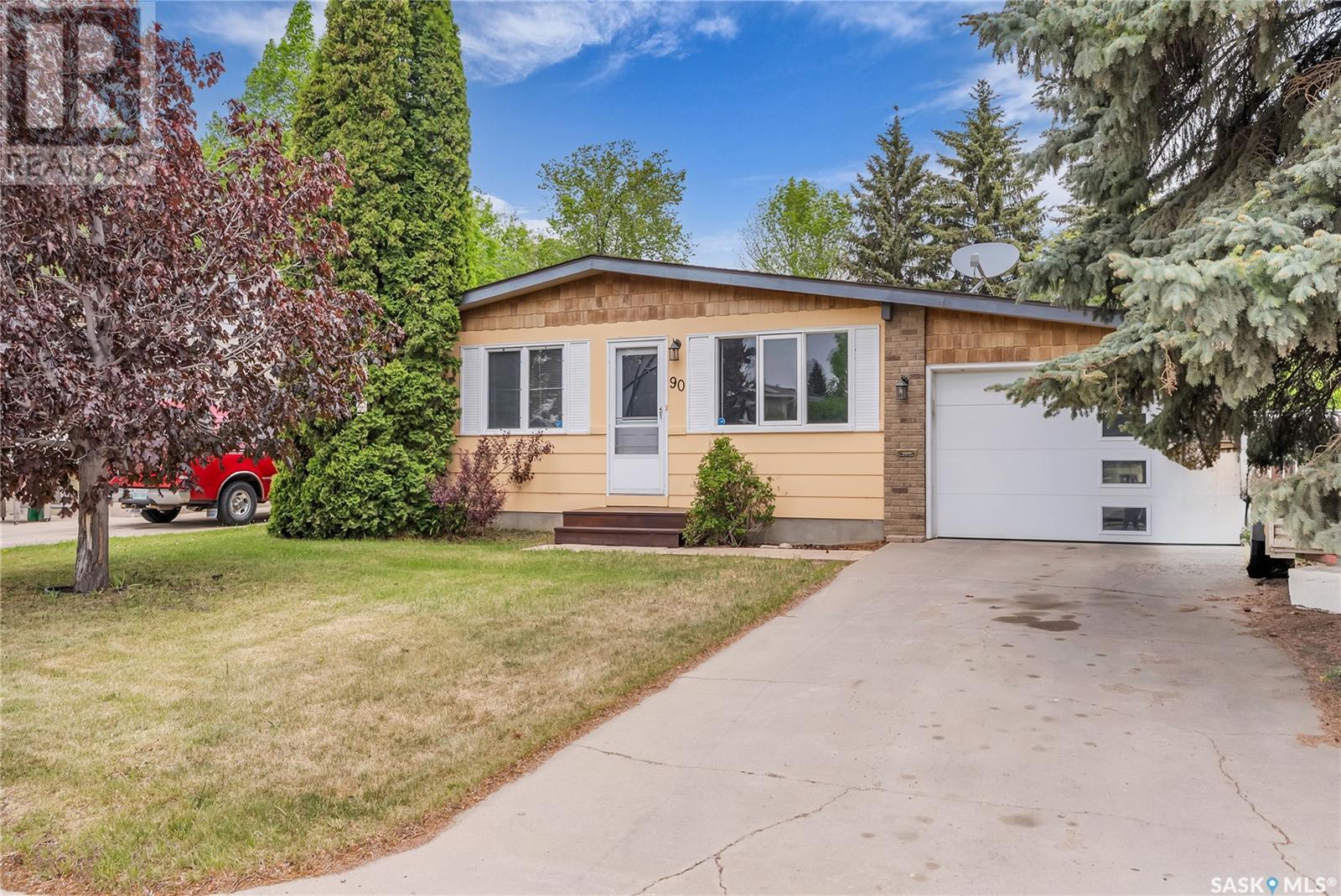 Property at 90 Churchill DRIVE image 2