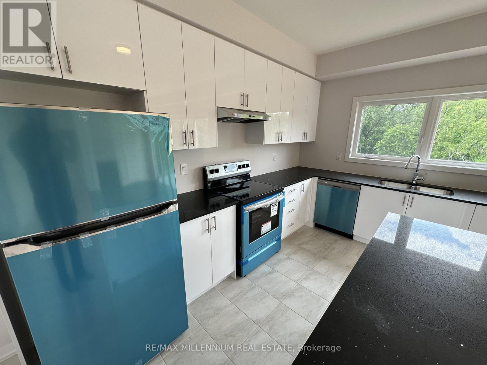 28 Trailside Drive, Haldimand, Ontario  N0A 1S0 - Photo 8 - X12174700