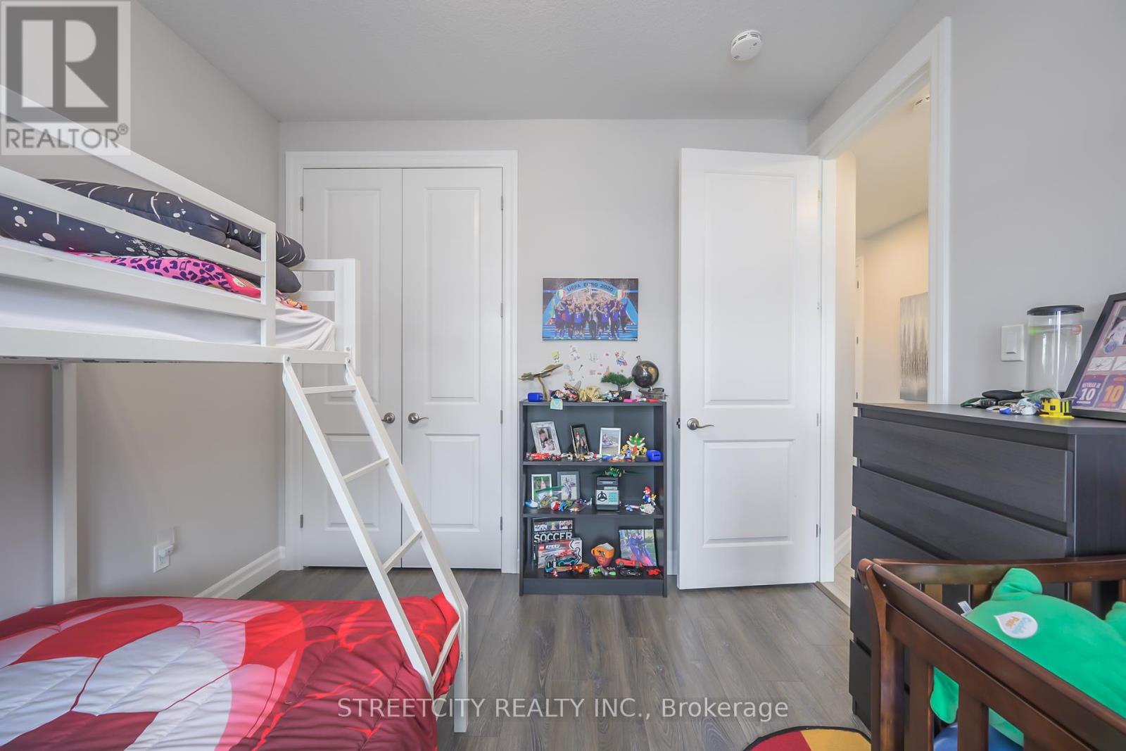 35 - 1061 Eagletrace Drive, London North, Ontario  N6G 0T3 - Photo 33 - X12181627