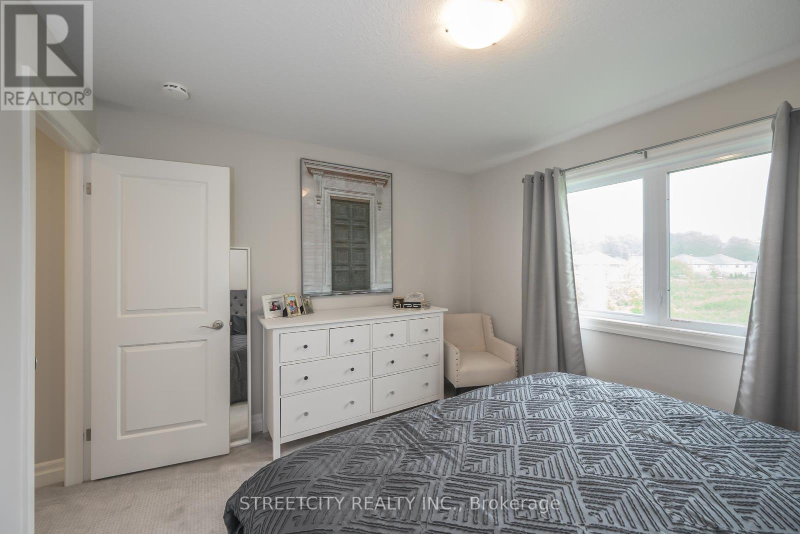 35 - 1061 Eagletrace Drive, London North, Ontario  N6G 0T3 - Photo 37 - X12181627