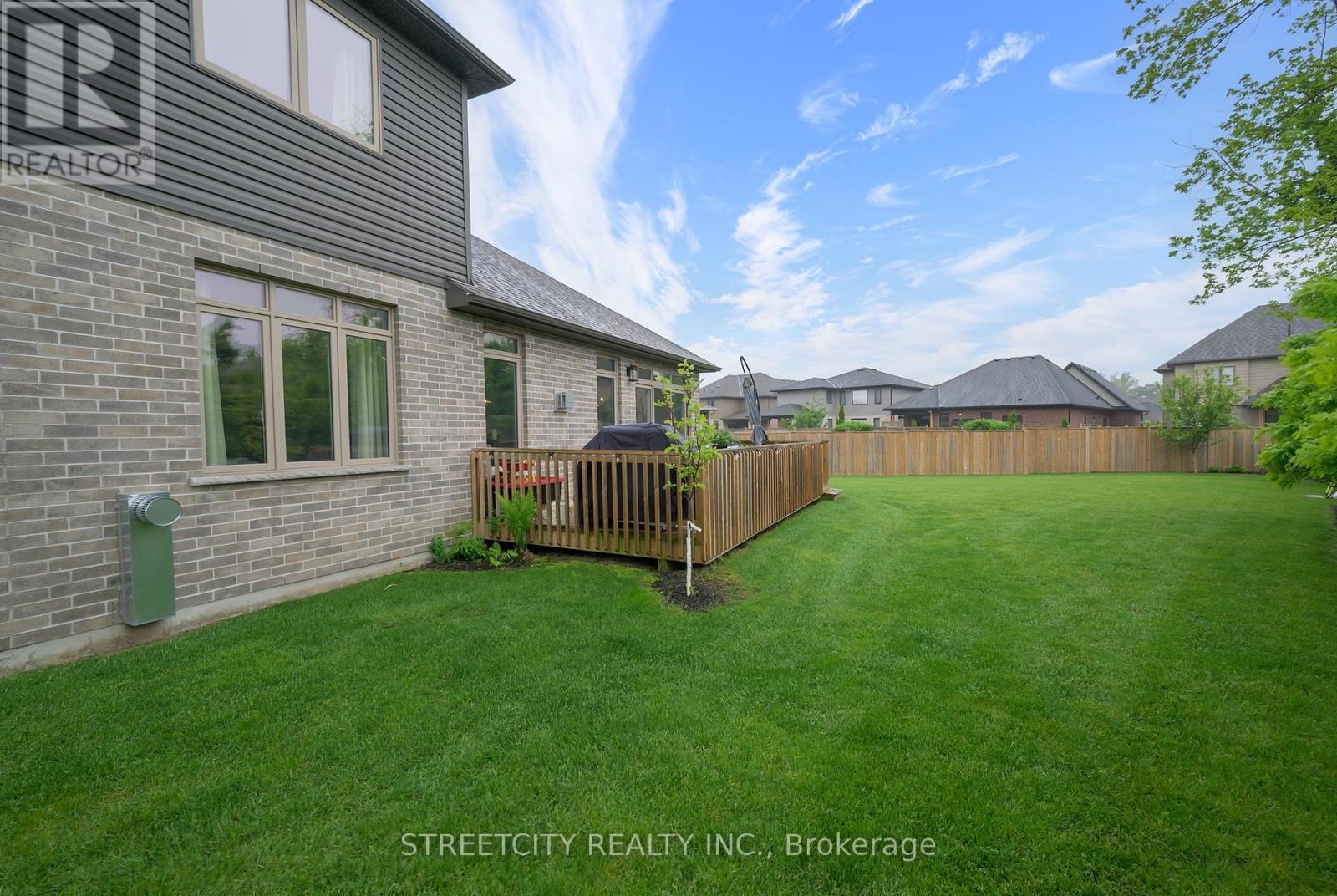 35 - 1061 Eagletrace Drive, London North, Ontario  N6G 0T3 - Photo 5 - X12181627