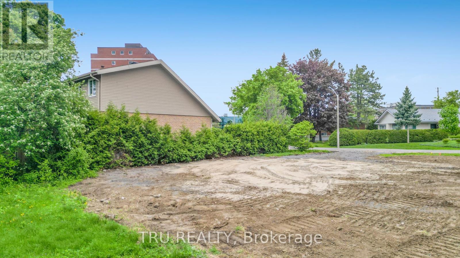 2300 Fox Crescent, Ottawa, Ontario  K2B 7K6 - Photo 19 - X12181522